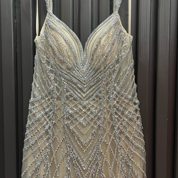 NWT Size 6 pageant/ wedding/ prom gown - Picture 2 of 11